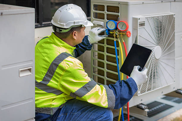 Professional Emergency Ac Repair technician working in Bushnell, IL